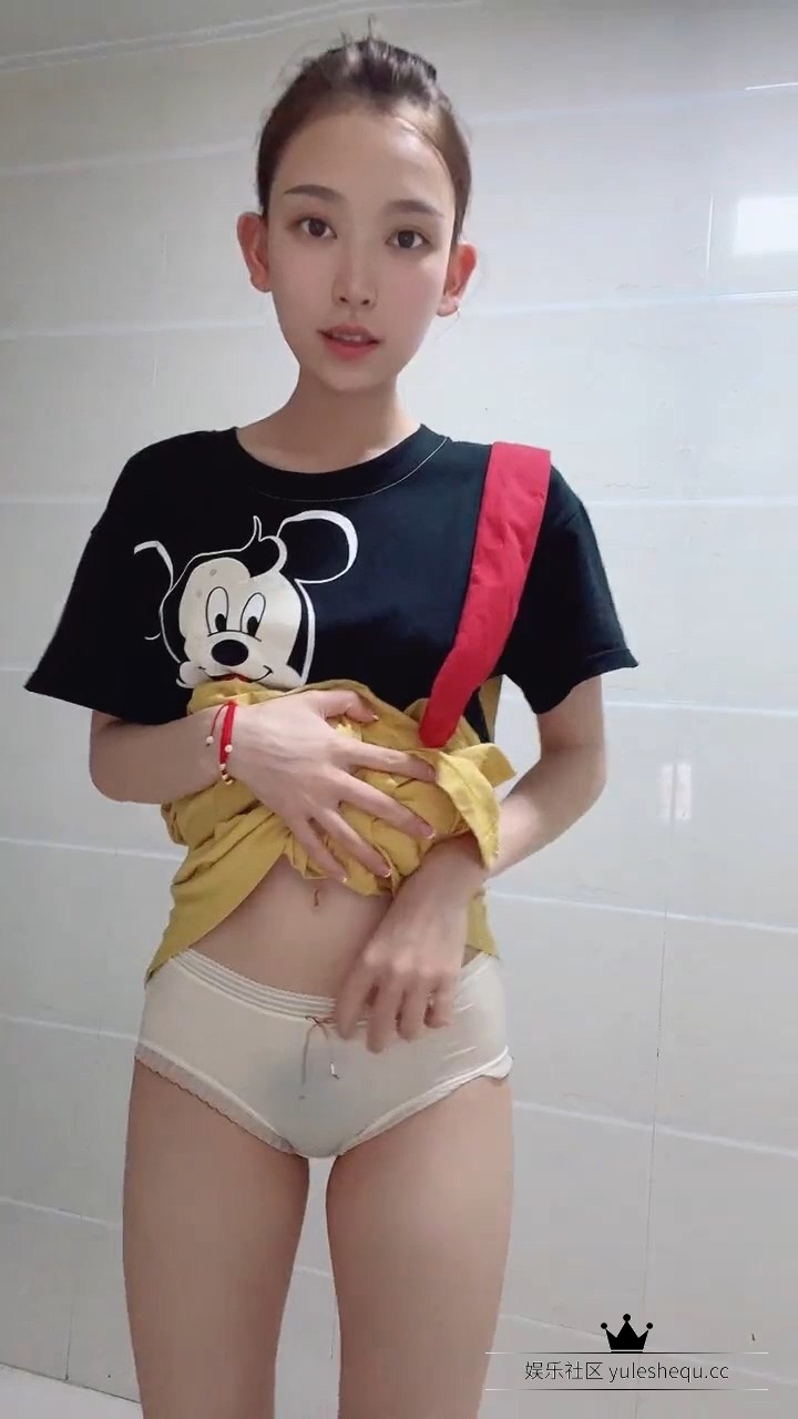 上帝派来治愈人间的小天使，这萧细的身材配上两只苹果般大的乳白兔，沐浴搓洗，硬~起.jpg