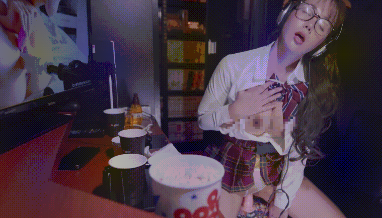174840ws1swxzwz8q5xqqk.gif