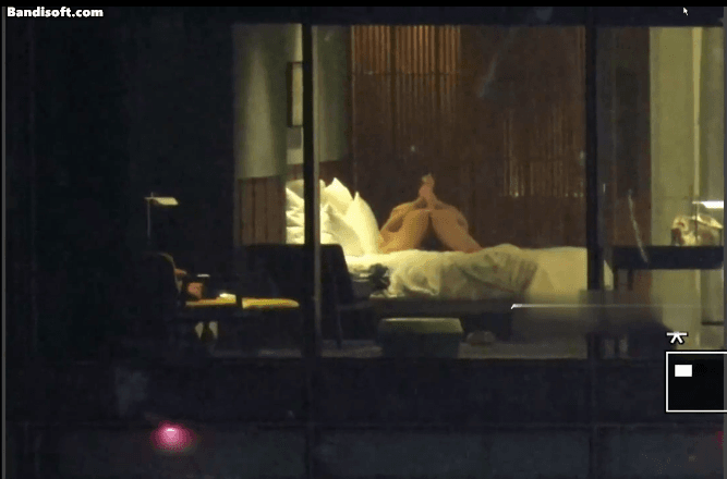 164024vr7l9x1hr9zexx0z.gif