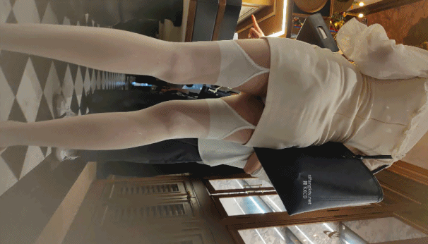 222515a000hy9i7t3z0t54.gif