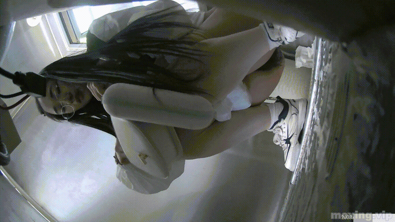 191309ky8amljw5550lz5o.gif
