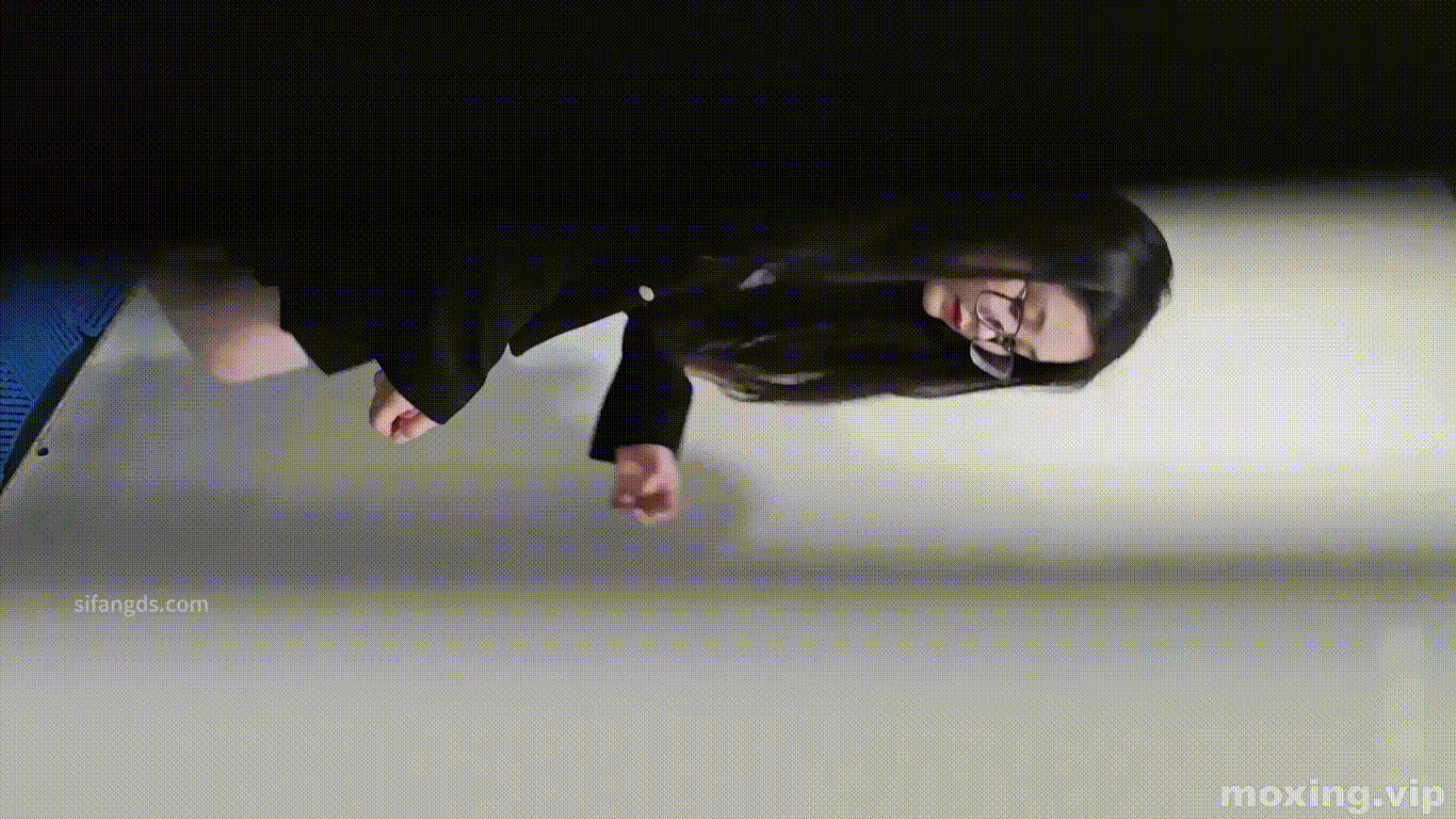 054144tr3wxaayf4z7jwy5.gif